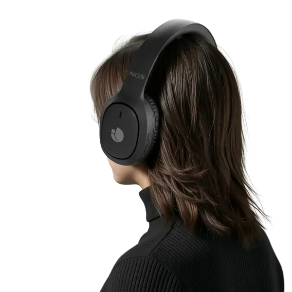 Auriculares NGS Artica Tempest en negro, en uso